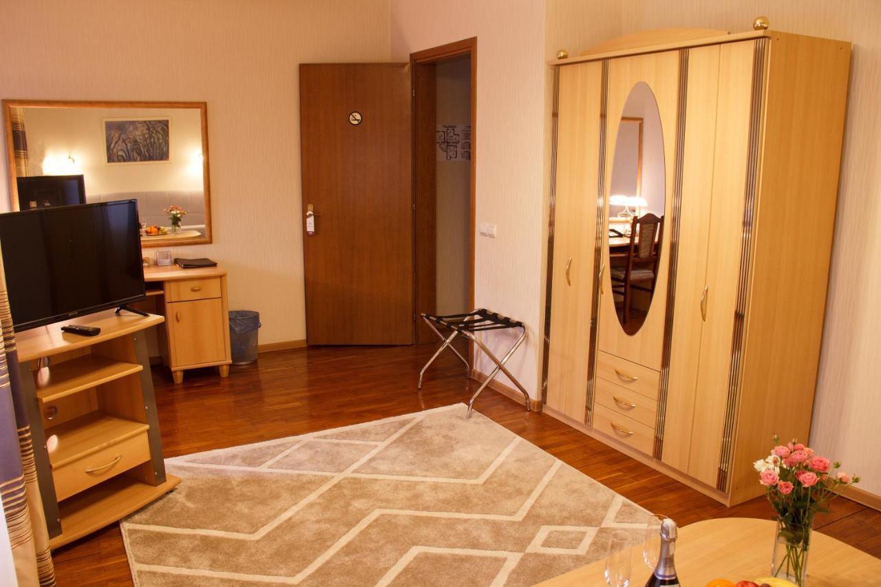 Starye Bendery Hotell Exteriör bild