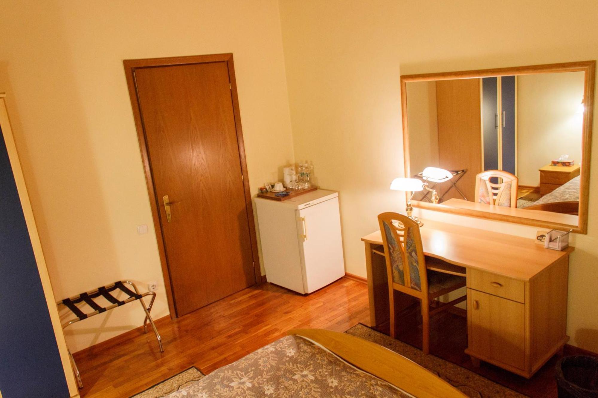 Starye Bendery Hotell Exteriör bild