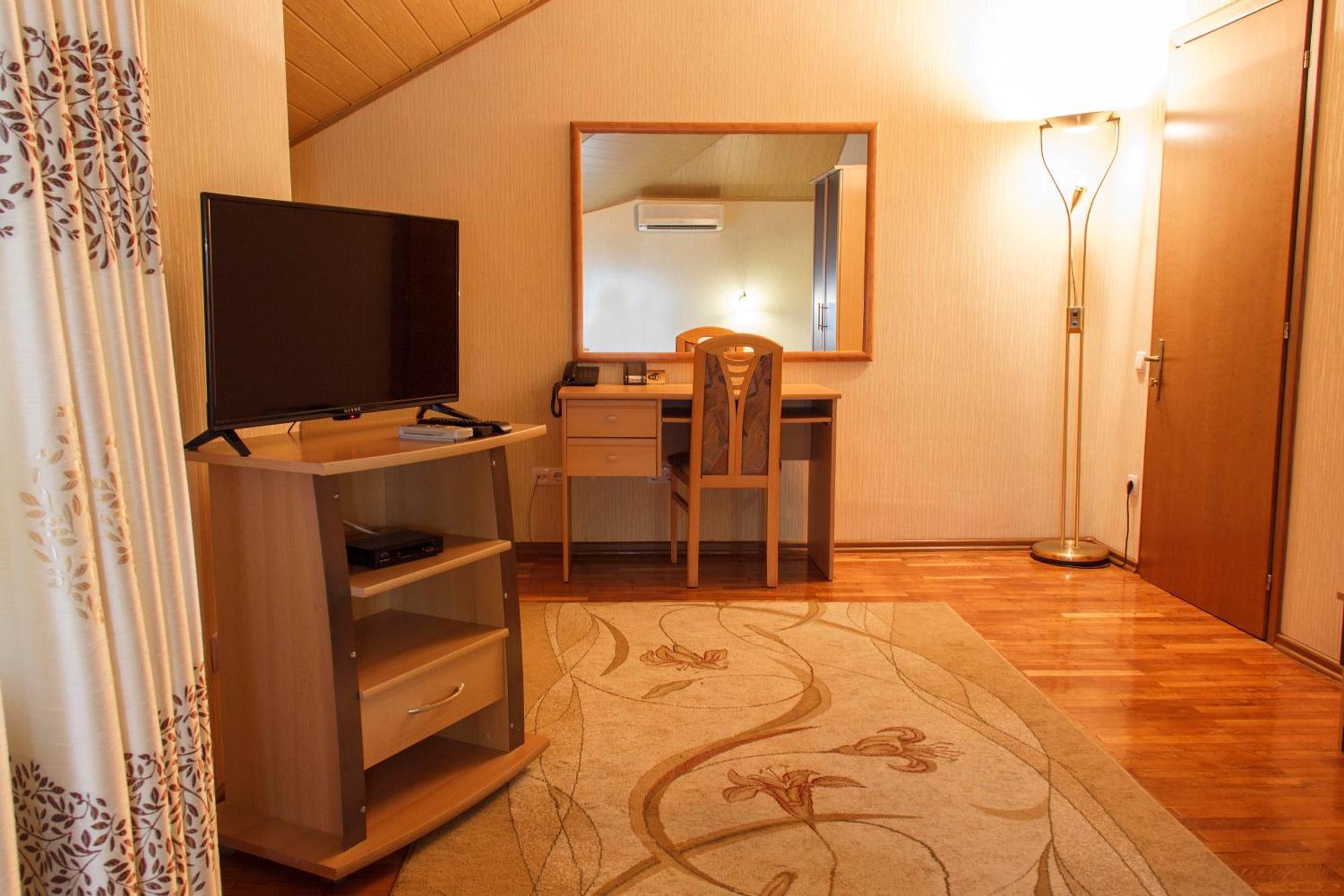 Starye Bendery Hotell Exteriör bild