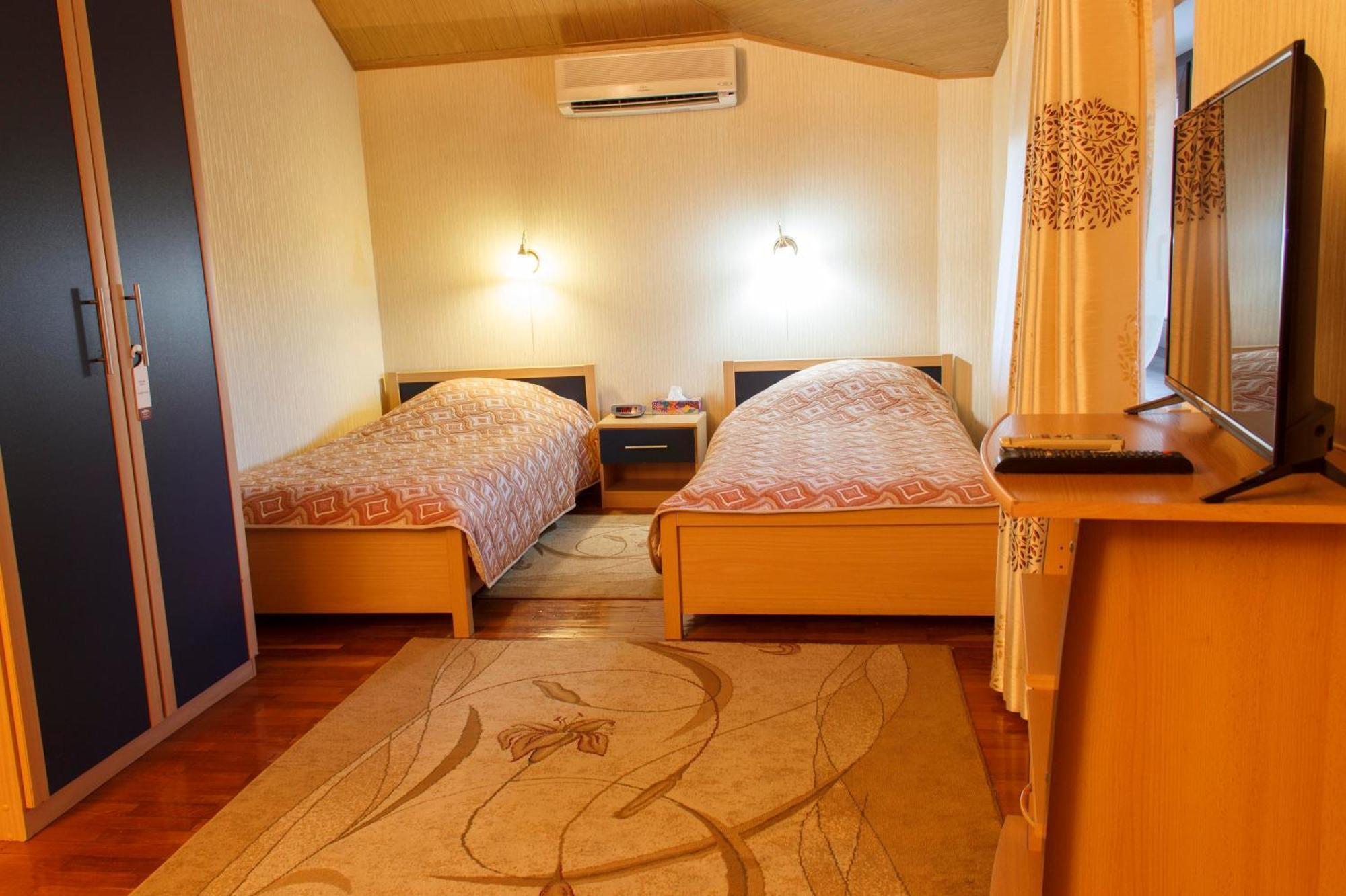 Starye Bendery Hotell Exteriör bild