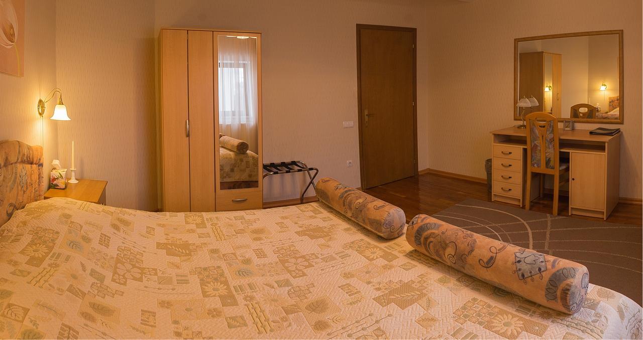 Starye Bendery Hotell Exteriör bild
